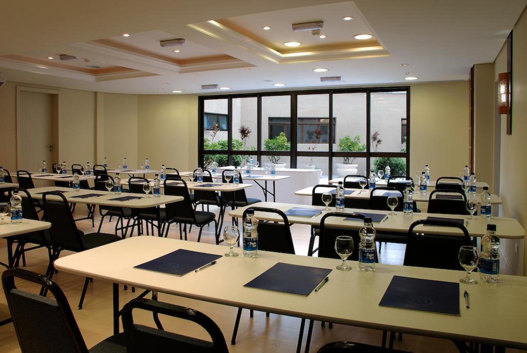 Master Curitiba Hotel - 1,6 Km Do Estadio Couto Pereira - Show Extérieur photo